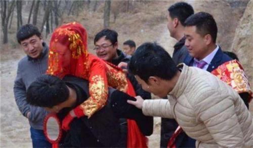 Con trai biệt tăm, bố mẹ cứ ngỡ đi làm xa, không ngờ lại tìm thấy con trong sân nhà sau 19 năm! - 2 Con trai biệt tăm, bố mẹ cứ ngỡ đi làm xa, không ngờ lại tìm thấy con trong sân nhà sau 19 năm! - 2