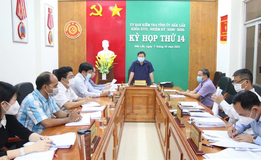 Nguyên đội phó công an ở Đắk Lắk bị kỷ luật vì có quan hệ 'không trong sáng' Nguyên đội phó công an ở Đắk Lắk bị kỷ luật vì có quan hệ 'không trong sáng'