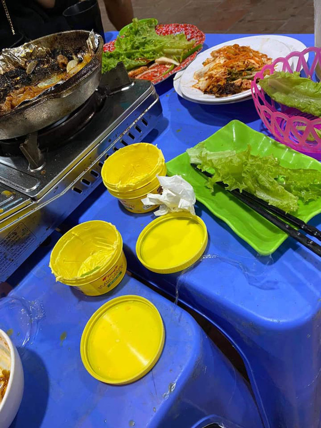 HOT: Cô gái bóc phốt quán nướng 'phí tiền' nhưng bị chủ tiệm phản đòn vì một lý do, dân mạng cũng đồng loạt đứng về phía quán? - 4 HOT: Cô gái bóc phốt quán nướng 'phí tiền' nhưng bị chủ tiệm phản đòn vì một lý do, dân mạng cũng đồng loạt đứng về phía quán? - 4