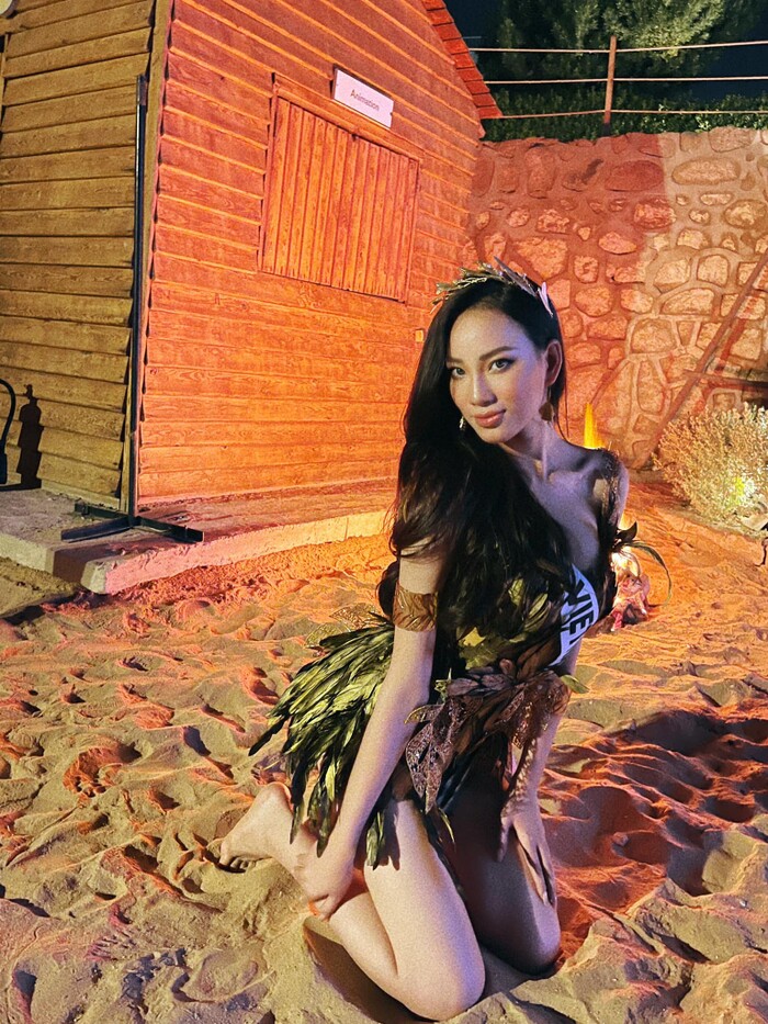Ái Nhi hóa nữ thần Hi Lạp khi tham gia đêm tiệc Halloween tại Miss Intercontinental - 3 Ái Nhi hóa nữ thần Hi Lạp khi tham gia đêm tiệc Halloween tại Miss Intercontinental - 3