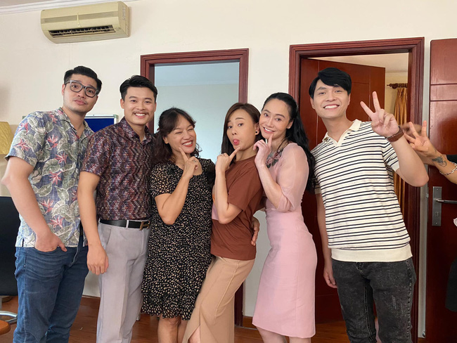Hương vị tình thân: Gia đình nội - ngoại vỡ òa khi vợ chồng Nam báo tin có bầu, Long úp mở chuyện đẻ sinh đôi - 4 Hương vị tình thân: Gia đình nội - ngoại vỡ òa khi vợ chồng Nam báo tin có bầu, Long úp mở chuyện đẻ sinh đôi - 4