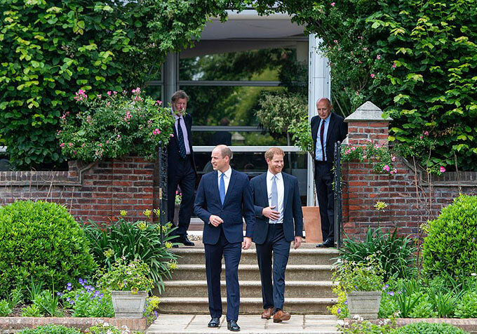 William nhắc đến Harry trong bài phát biểu cảm ơn William nhắc đến Harry trong bài phát biểu cảm ơn