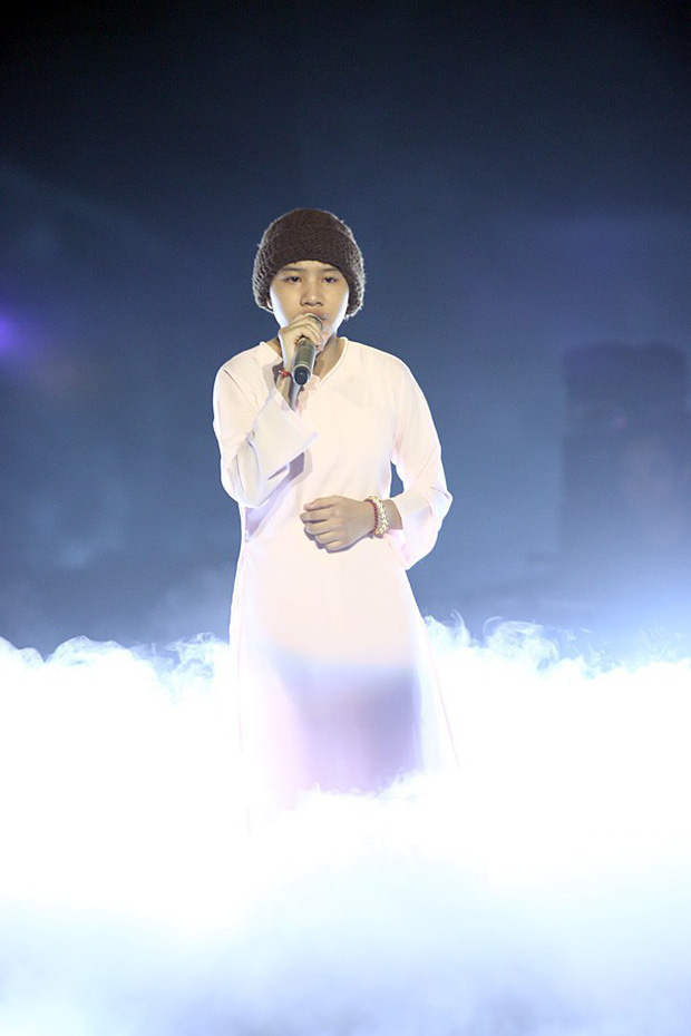 Á quân The Voice Kids 2014 từng gây sốt một thời với nhạc Trịnh, con nuôi của ca sĩ Quang Lê hiện sống sao? - 4 Á quân The Voice Kids 2014 từng gây sốt một thời với nhạc Trịnh, con nuôi của ca sĩ Quang Lê hiện sống sao? - 4