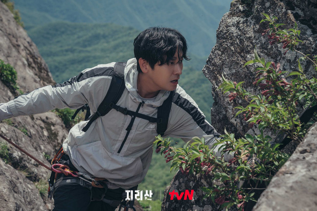 Rating bom tấn Jirisan cao chạm nóc, bom xịt của 'mặt chó Reply 1988' kết thúc thảm thương - 1 Rating bom tấn Jirisan cao chạm nóc, bom xịt của 'mặt chó Reply 1988' kết thúc thảm thương - 1