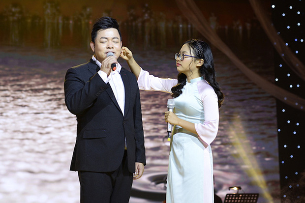 Quang Lê và mối lương duyên với 4 người con nuôi, sốc nhất chuyện 'tiểu ni cô' The Voice Kids bị ép đội tóc giả - 3 Quang Lê và mối lương duyên với 4 người con nuôi, sốc nhất chuyện 'tiểu ni cô' The Voice Kids bị ép đội tóc giả - 3