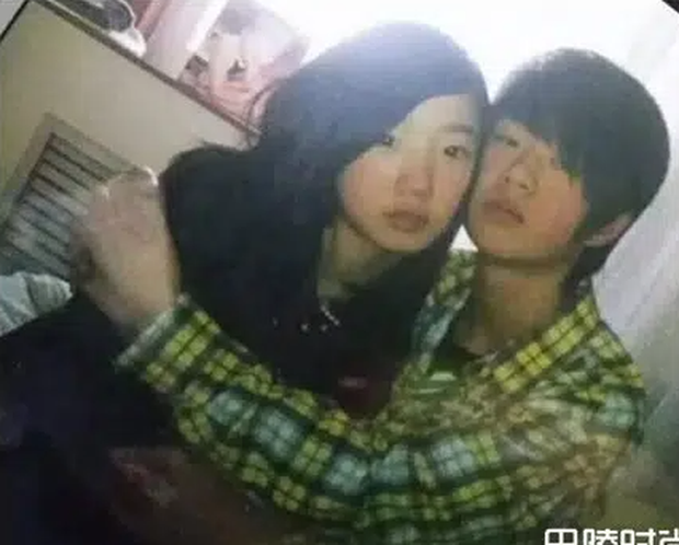 Đời tư thác loạn của bạn gái Vương Nhất Bác: Hút thuốc, 'tình 1 đêm' năm 13 tuổi, lộ ảnh nóng cùng tin nhắn chat sex - 4 Đời tư thác loạn của bạn gái Vương Nhất Bác: Hút thuốc, 'tình 1 đêm' năm 13 tuổi, lộ ảnh nóng cùng tin nhắn chat sex - 4