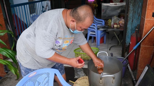 Cửa hàng, quán ăn TPHCM tất bật dọn dẹp, mong sớm được bán tại chỗ - 2 Cửa hàng, quán ăn TPHCM tất bật dọn dẹp, mong sớm được bán tại chỗ - 2