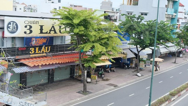 Cửa hàng, quán ăn TPHCM tất bật dọn dẹp, mong sớm được bán tại chỗ - 3 Cửa hàng, quán ăn TPHCM tất bật dọn dẹp, mong sớm được bán tại chỗ - 3