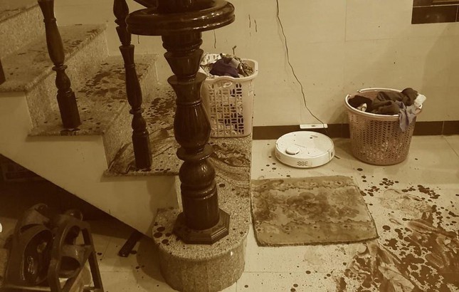 Bắt nghi phạm đâm trọng thương chủ nhà, tra hỏi nơi giấu tài sản - 1 Bắt nghi phạm đâm trọng thương chủ nhà, tra hỏi nơi giấu tài sản - 1