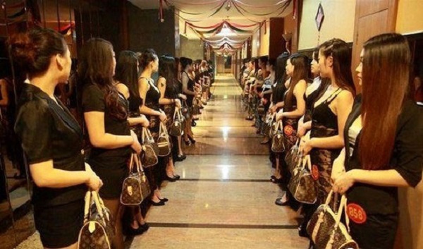 Phố đèn đỏ lớn nhất Trung Quốc ra sao sau đợt truy quét 'lịch sử' kéo dài 44 ngày? - 1 Phố đèn đỏ lớn nhất Trung Quốc ra sao sau đợt truy quét 'lịch sử' kéo dài 44 ngày? - 1