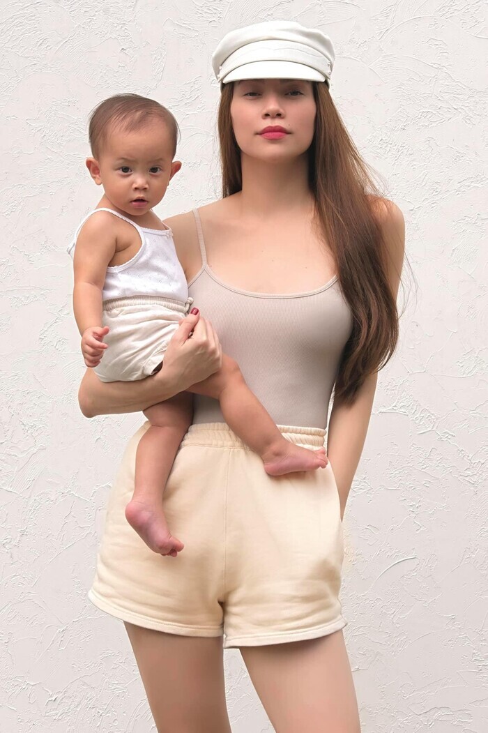 Đua trend biến hình sang chảnh, Hà Hồ vô tình lộ nhược điểm hình thể - 4 Đua trend biến hình sang chảnh, Hà Hồ vô tình lộ nhược điểm hình thể - 4