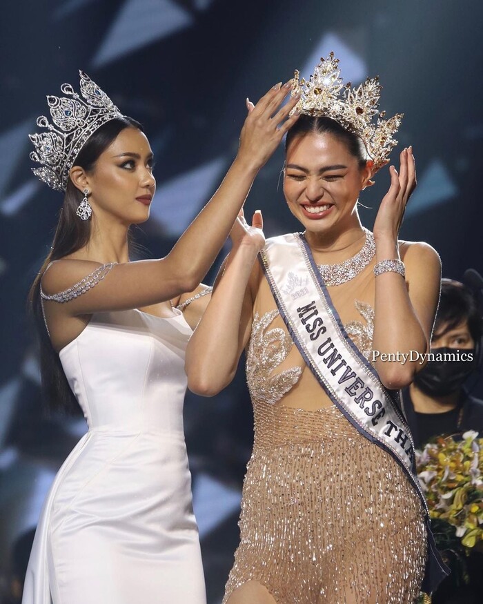 Ứng xử 'nuốt mic' nhưng tân Hoa hậu Hoàn vũ Thái Lan gây thất vọng vì vóc dáng mỡ màng - 2 Ứng xử 'nuốt mic' nhưng tân Hoa hậu Hoàn vũ Thái Lan gây thất vọng vì vóc dáng mỡ màng - 2