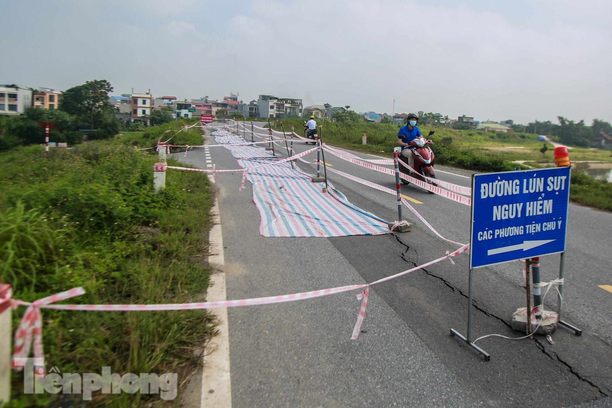 Hàng loạt điểm đê ở ngoại thành Hà Nội sụt lún, nứt toác nghiêm trọng - 3 Hàng loạt điểm đê ở ngoại thành Hà Nội sụt lún, nứt toác nghiêm trọng - 3