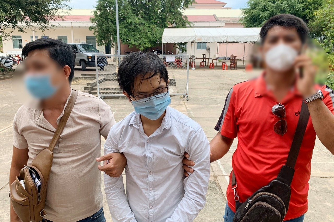 Thêm tình tiết vụ cướp đâm vợ chồng nguyên GĐ Sở Xây dựng Trà Vinh Thêm tình tiết vụ cướp đâm vợ chồng nguyên GĐ Sở Xây dựng Trà Vinh