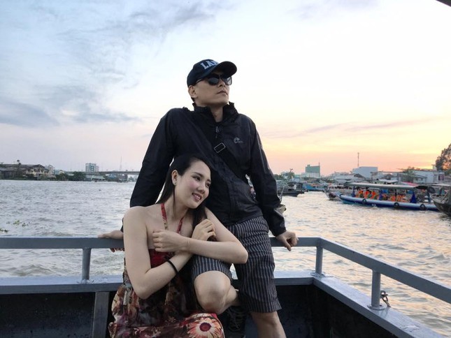 Đạo diễn 'Chuyện của Pao' sống kín tiếng bên vợ kém 25 tuổi - 1 Đạo diễn 'Chuyện của Pao' sống kín tiếng bên vợ kém 25 tuổi - 1