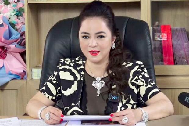 Bà Phương Hằng phản pháo về tin đồn 'hoá điên hoá dại vì bị ông Võ Hoàng Yên phụ tình' kèm bằng chứng bất ngờ Bà Phương Hằng phản pháo về tin đồn 'hoá điên hoá dại vì bị ông Võ Hoàng Yên phụ tình' kèm bằng chứng bất ngờ
