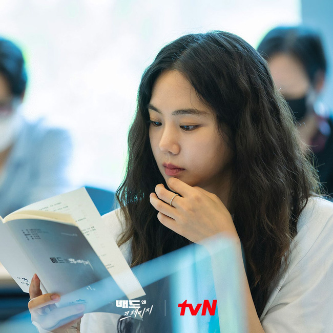 Lee Dong Wook khoe nhan sắc cực phẩm tại buổi đọc kịch bản phim mới - 3 Lee Dong Wook khoe nhan sắc cực phẩm tại buổi đọc kịch bản phim mới - 3