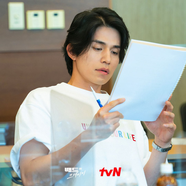 Lee Dong Wook khoe nhan sắc cực phẩm tại buổi đọc kịch bản phim mới Lee Dong Wook khoe nhan sắc cực phẩm tại buổi đọc kịch bản phim mới