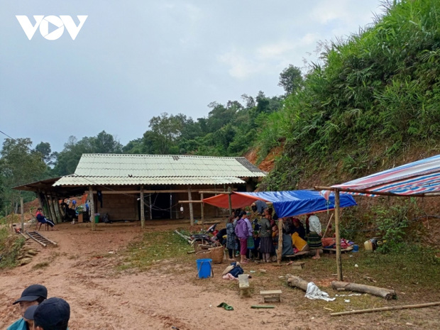 Sạt lở trong đêm, một cháu bé tử vong - 1 Sạt lở trong đêm, một cháu bé tử vong - 1