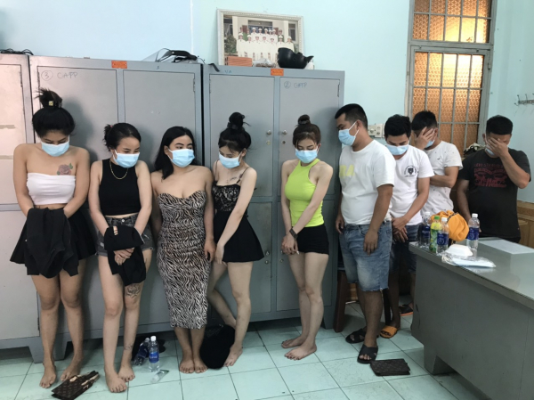 Cò mồi nhiễm COVID-19 giới thiệu 4 cô gái phục vụ nhóm bay lắc Cò mồi nhiễm COVID-19 giới thiệu 4 cô gái phục vụ nhóm bay lắc
