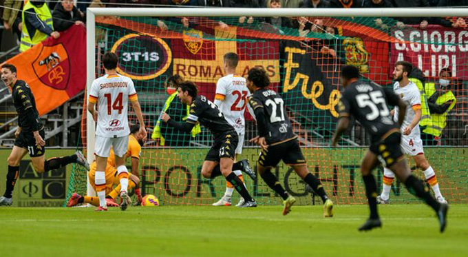 Roma thua trận thứ 5 tại Serie A, Mourinho lâm nguy Roma thua trận thứ 5 tại Serie A, Mourinho lâm nguy