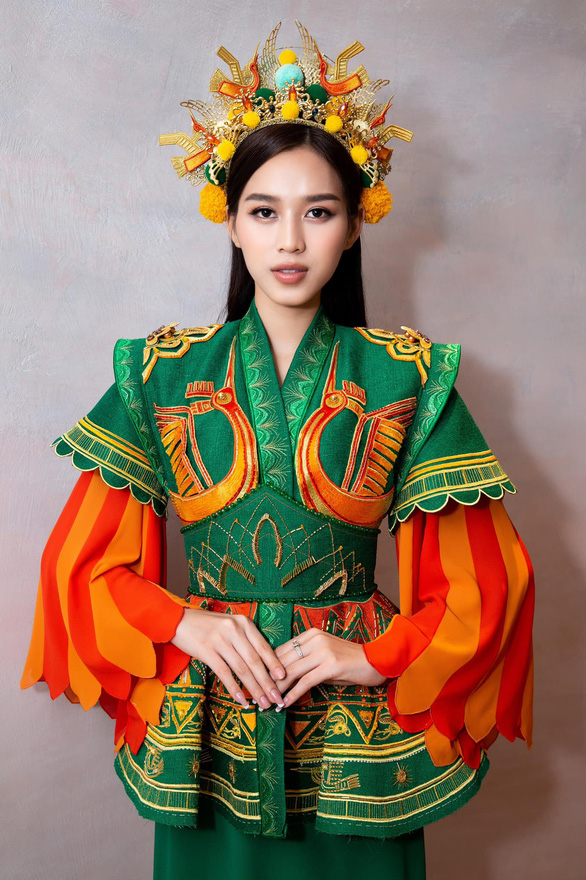 Đỗ Hà lần đầu trình diễn trang phục, tài năng trước thềm Miss World 2021 - 1 Đỗ Hà lần đầu trình diễn trang phục, tài năng trước thềm Miss World 2021 - 1