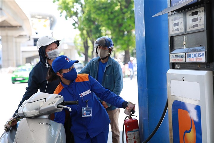 Giảm giá xăng dầu: Chỉ có thể dùng biện pháp giảm thuế phí Giảm giá xăng dầu: Chỉ có thể dùng biện pháp giảm thuế phí