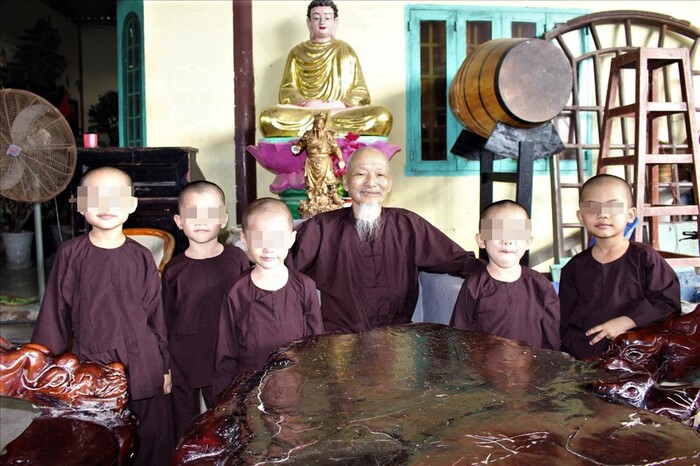 Tịnh Thất Bồng Lai gặp 'biến' sau lùm xùm, người đại diện ngao ngán hỏi: 'Ai làm điều này vậy?' - 2 Tịnh Thất Bồng Lai gặp 'biến' sau lùm xùm, người đại diện ngao ngán hỏi: 'Ai làm điều này vậy?' - 2