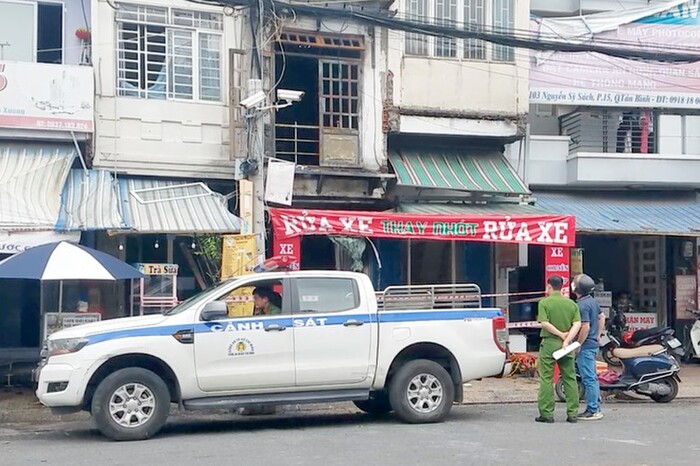 Sau tiếng cãi vã, tiệm rửa xe vừa khai trương bất ngờ bốc cháy dữ dội trong đêm Sau tiếng cãi vã, tiệm rửa xe vừa khai trương bất ngờ bốc cháy dữ dội trong đêm