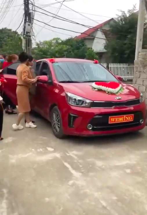 Đang trong đám cưới, cô dâu bất ngờ chuyển dạ liền lên xe hoa nở một nụ cười thật tươi rồi… đi đẻ Đang trong đám cưới, cô dâu bất ngờ chuyển dạ liền lên xe hoa nở một nụ cười thật tươi rồi… đi đẻ
