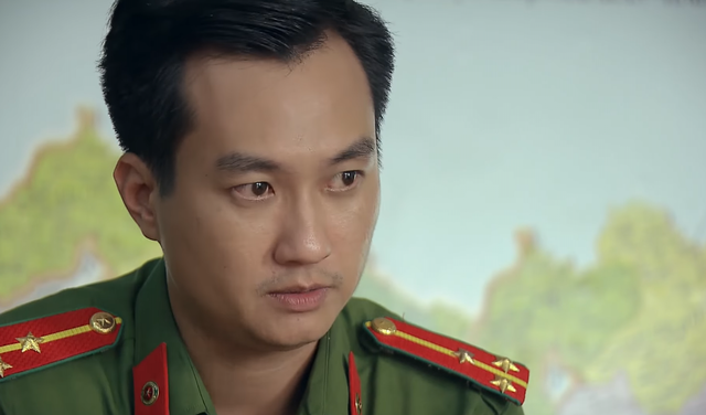Phố trong làng tập 10: Mến 'Chí Phèo' cầu xin được về nhà, Đông bị bố ngăn cản chuyện tình với cô bán quạt? Phố trong làng tập 10: Mến 'Chí Phèo' cầu xin được về nhà, Đông bị bố ngăn cản chuyện tình với cô bán quạt?