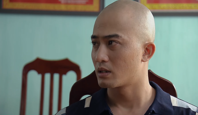 Phố trong làng tập 10: Mến 'Chí Phèo' cầu xin được về nhà, Đông bị bố ngăn cản chuyện tình với cô bán quạt? - 1 Phố trong làng tập 10: Mến 'Chí Phèo' cầu xin được về nhà, Đông bị bố ngăn cản chuyện tình với cô bán quạt? - 1