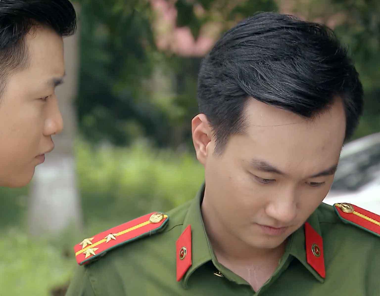 Phố trong làng tập 11: Vừa thoát tạm giam, Mến 'Chí Phèo' có hành động bất ngờ khi bị rủ rê uống rượu - 1 Phố trong làng tập 11: Vừa thoát tạm giam, Mến 'Chí Phèo' có hành động bất ngờ khi bị rủ rê uống rượu - 1