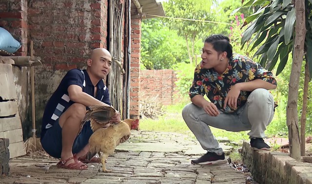 Phố trong làng tập 11: Vừa thoát tạm giam, Mến 'Chí Phèo' có hành động bất ngờ khi bị rủ rê uống rượu - 8 Phố trong làng tập 11: Vừa thoát tạm giam, Mến 'Chí Phèo' có hành động bất ngờ khi bị rủ rê uống rượu - 8