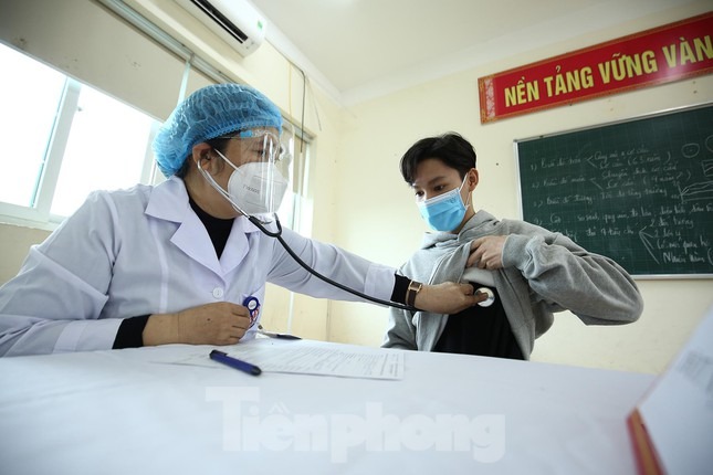 Hình ảnh học sinh THPT ở Hà Nội tiêm vắc xin ngừa COVID-19 - 1 Hình ảnh học sinh THPT ở Hà Nội tiêm vắc xin ngừa COVID-19 - 1