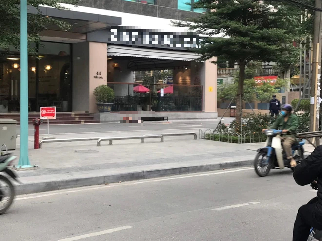 Hà Nội: Hoảng hốt phát hiện người phụ nữ rơi từ tầng cao chung cư xuống đất tử vong