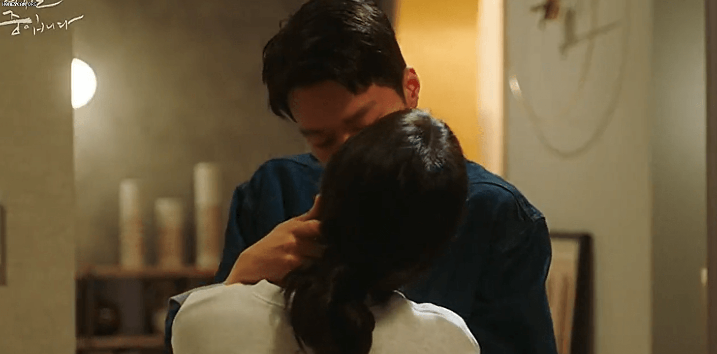Bí mật gây sốc về cảnh hôn nóng bỏng của Song Hye Kyo và tình trẻ kém 12 tuổi trong phim mới - 1 Bí mật gây sốc về cảnh hôn nóng bỏng của Song Hye Kyo và tình trẻ kém 12 tuổi trong phim mới - 1