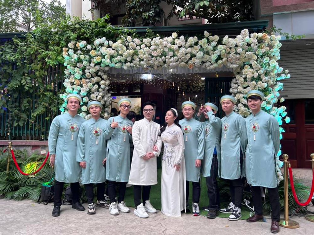 Hé lộ ảnh cưới của MC Vũ Phương Thảo và 'sếp' Liên Quân Mobile Hé lộ ảnh cưới của MC Vũ Phương Thảo và 'sếp' Liên Quân Mobile
