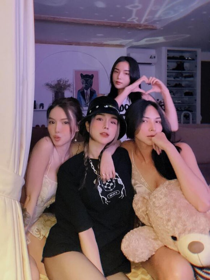 Hậu lùm xùm ly hôn, Diệp Lâm Anh khoe nhan sắc thăng hạng, 'đôi gò bồng đảo' chiếm trọn spotlight - 4 Hậu lùm xùm ly hôn, Diệp Lâm Anh khoe nhan sắc thăng hạng, 'đôi gò bồng đảo' chiếm trọn spotlight - 4