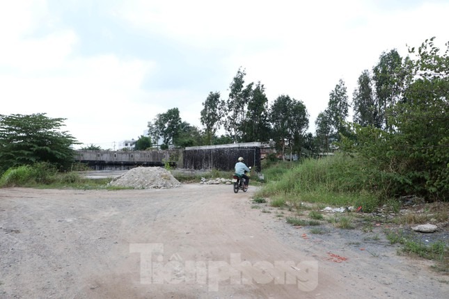 Cận cảnh đường 'nghìn tỷ' bất ngờ dừng thi công nhiều tháng ở TPHCM - 11 Cận cảnh đường 'nghìn tỷ' bất ngờ dừng thi công nhiều tháng ở TPHCM - 11