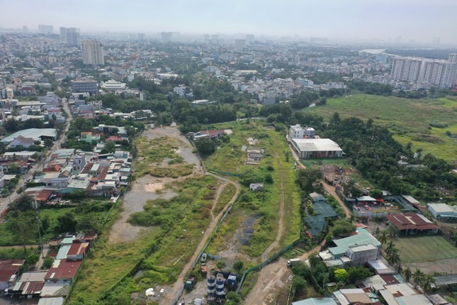 Cận cảnh đường 'nghìn tỷ' bất ngờ dừng thi công nhiều tháng ở TPHCM - 12 Cận cảnh đường 'nghìn tỷ' bất ngờ dừng thi công nhiều tháng ở TPHCM - 12