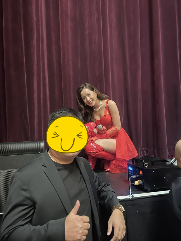 Chi Pu lần đầu biểu diễn trên đất Mỹ, hát live thế nào trước sự chứng kiến của đàn anh Bằng Kiều, Mạnh Quỳnh? - 1 Chi Pu lần đầu biểu diễn trên đất Mỹ, hát live thế nào trước sự chứng kiến của đàn anh Bằng Kiều, Mạnh Quỳnh? - 1