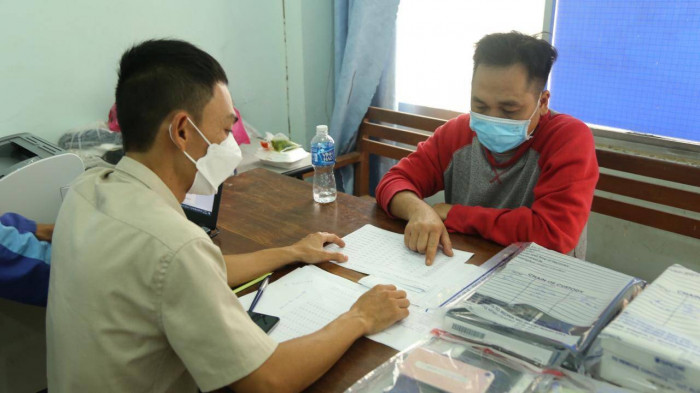 Triệt phá đường dây đánh bạc qua mạng gần 700 tỷ, bắt một 'siêu tổng đại lý' Triệt phá đường dây đánh bạc qua mạng gần 700 tỷ, bắt một 'siêu tổng đại lý'