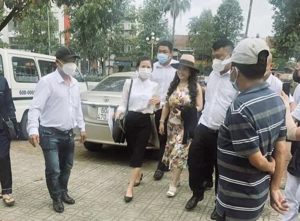 Bà Nguyễn Phương Hằng đến Công an TP Biên Hòa làm việc Bà Nguyễn Phương Hằng đến Công an TP Biên Hòa làm việc