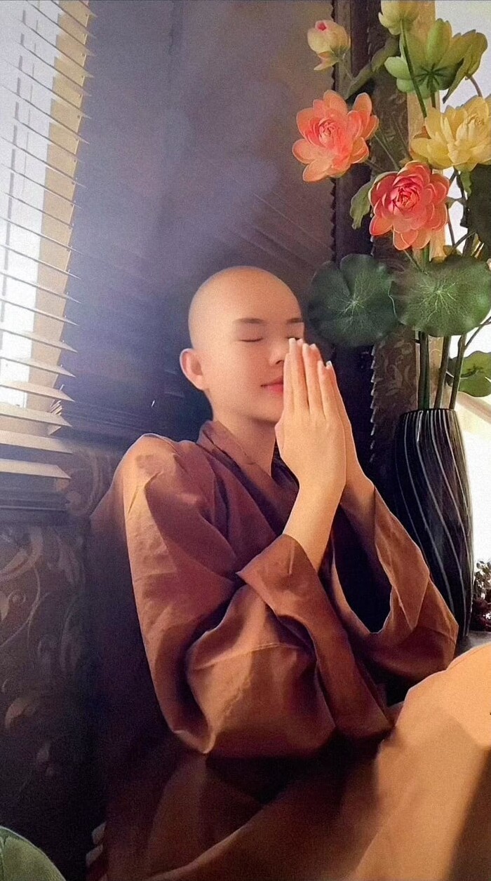 Bị nghi sử dụng 'dao kéo' cho giống đàn chị, Ngọc Trinh đáp trả cực căng - 2 Bị nghi sử dụng 'dao kéo' cho giống đàn chị, Ngọc Trinh đáp trả cực căng - 2