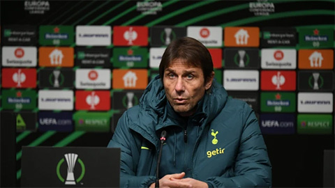 Conte: 'Tôi không phải là phù thủy' Conte: 'Tôi không phải là phù thủy'