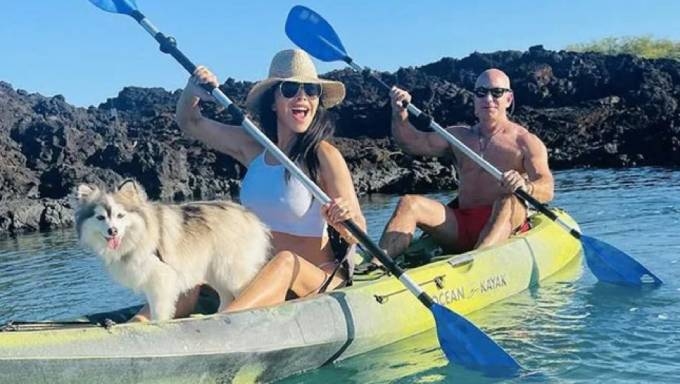 Bạn gái đăng ảnh tình cảm bên tỷ phú Jeff Bezos Bạn gái đăng ảnh tình cảm bên tỷ phú Jeff Bezos