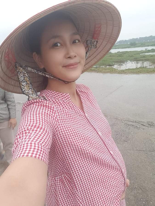 Thương ngày nắng về: Lộ cảnh bà Nga mang bầu cô út, bụng vượt mắt vẫn gồng gánh thúng bún riêu - 2 Thương ngày nắng về: Lộ cảnh bà Nga mang bầu cô út, bụng vượt mắt vẫn gồng gánh thúng bún riêu - 2