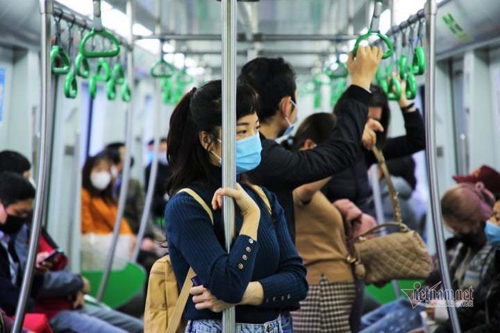 Nhiều người bỏ xe cá nhân, mua vé tháng đi tàu điện Cát Linh - Hà Đông Nhiều người bỏ xe cá nhân, mua vé tháng đi tàu điện Cát Linh - Hà Đông