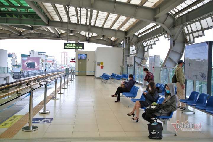 Nhiều người bỏ xe cá nhân, mua vé tháng đi tàu điện Cát Linh - Hà Đông - 2 Nhiều người bỏ xe cá nhân, mua vé tháng đi tàu điện Cát Linh - Hà Đông - 2